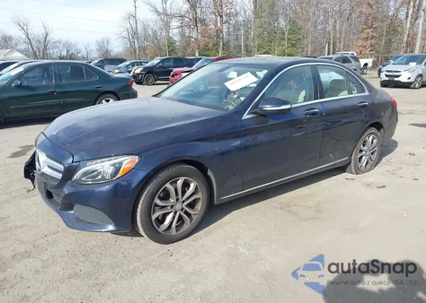 2015 Mercedes-Benz C 300 4Matic z USA, uszkodzony, nr VIN 55SWF4KB9FU047776
